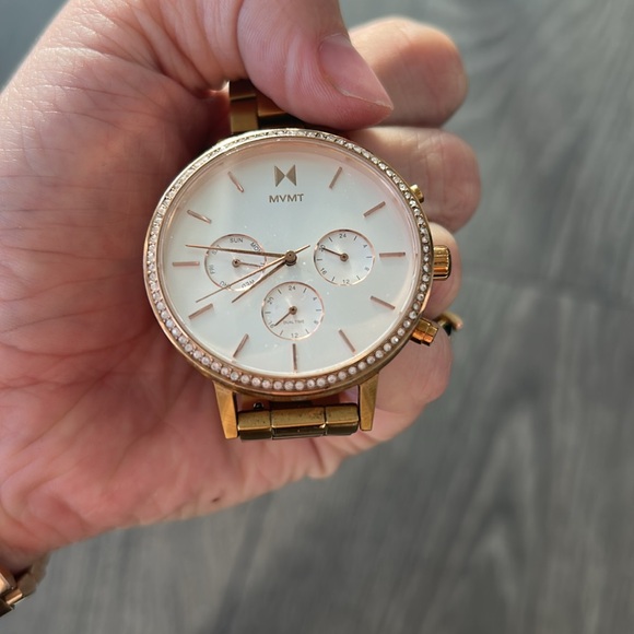 MVNT gold watch with diamond. - Picture 5 of 5